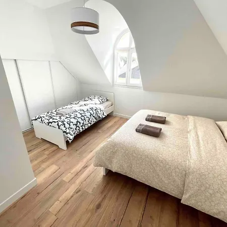 Family House Casa vacanze Magny-le-Hongre